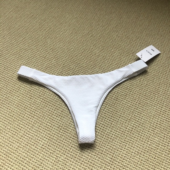 Bikini - Picture 2 of 2